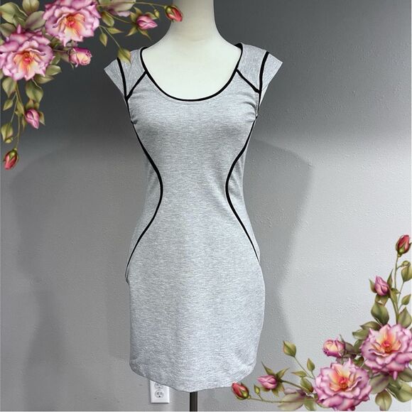 Express Dresses & Skirts - Flattering mini dress with full length back zipper